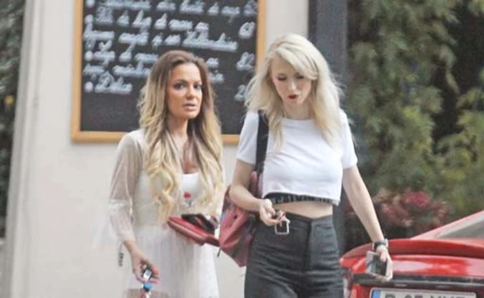 Zilele trecute au fost surprinse împreună la un restaurant din Bucureşti