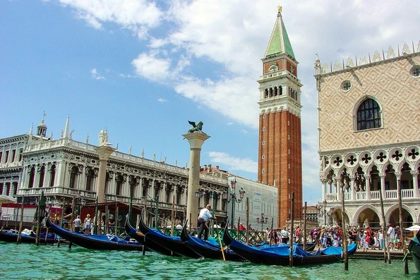 Statuia leului înaripat din Piața San Marco (© Pixabay)