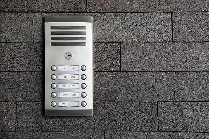 Un limax suna la sonerie în toiul nopții / foto: IStock