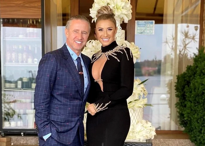 
    Anamaria Prodan și Laurențiu Reghecampf se despart după 15 ani de relațiefoto: arhiva personală  