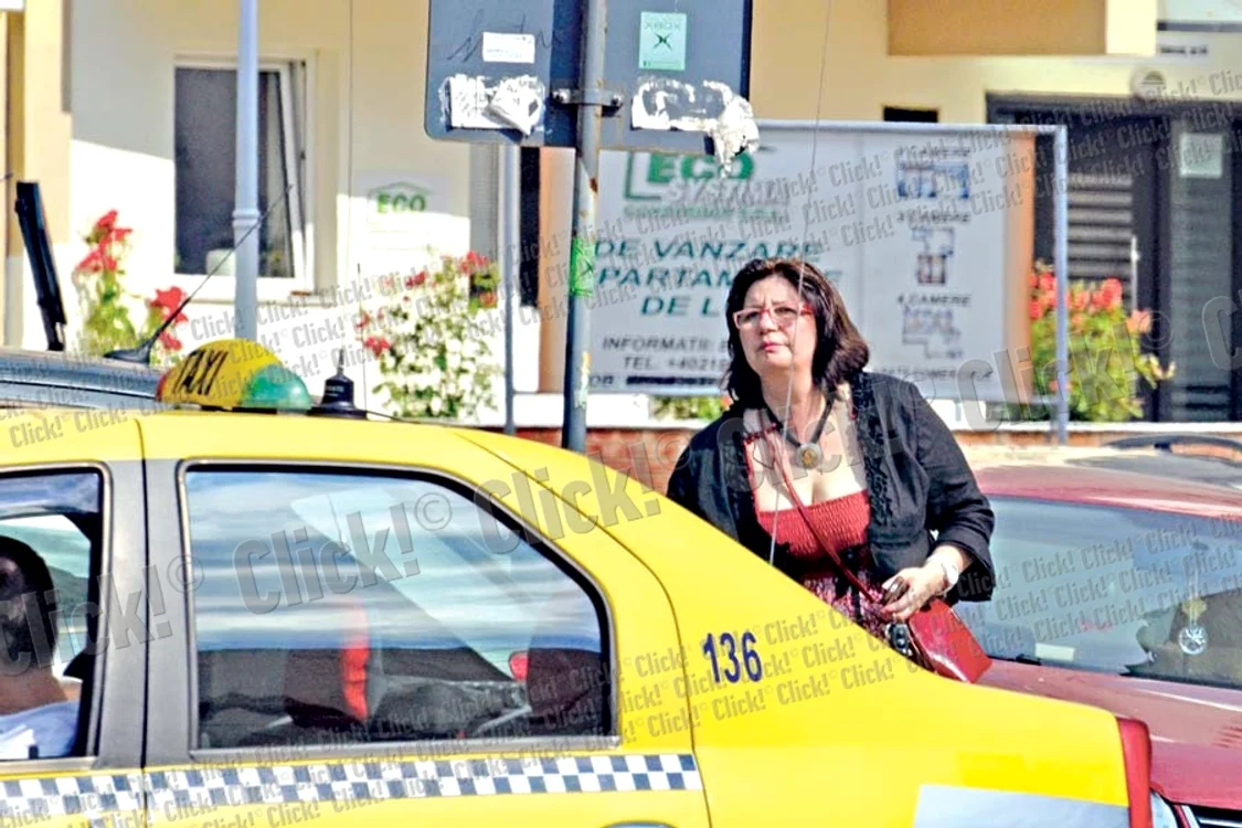 Actriţa era aranjată şi îmbrăcată asortat (Fotografii: Alex Muscaliu)