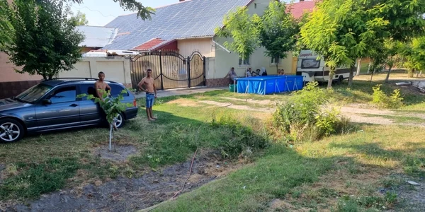 Piscina umplută de la cişmea FOTO Facebook/Lenaheim