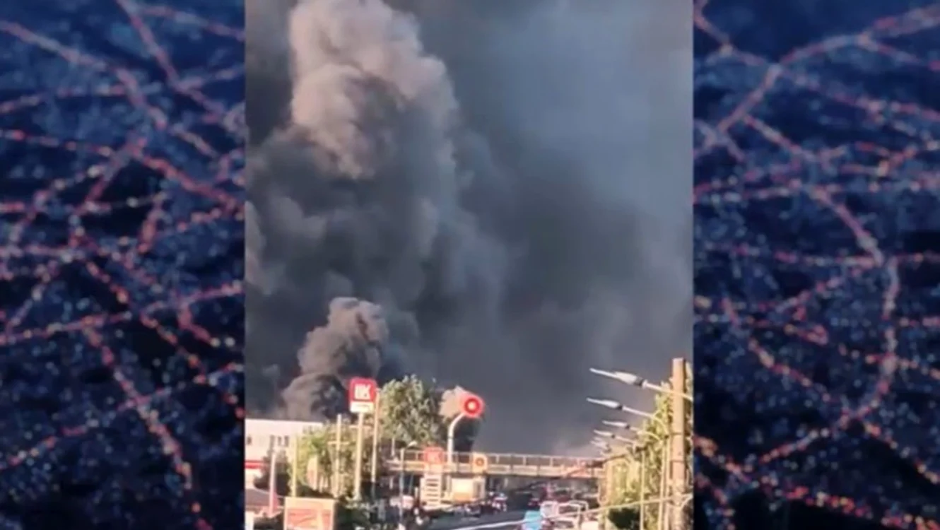 Incendiu la un depozit de cauciucuri în Bragadiru / FOTO: Digi24