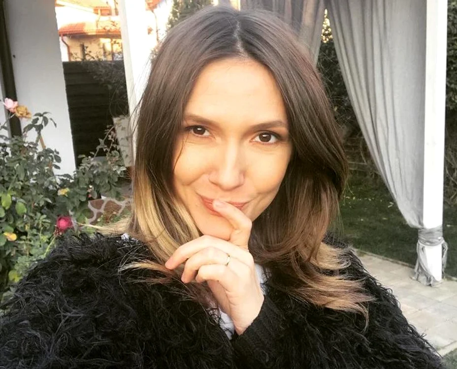 Adela Popescu, fericită că fiul ei s-a împrietenit cu batista bebelușuluifoto: arhivă personală