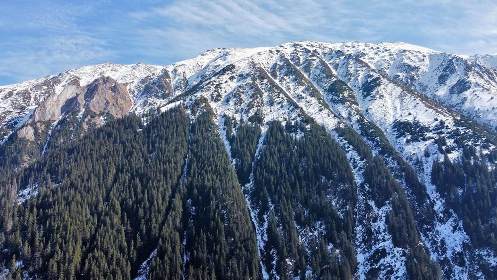 Salvamontiştii recomandă amânarea activităţilor turistice în zonele montane înalte. „Nu subestimaţi muntele, mai ales în condiţii severe!”