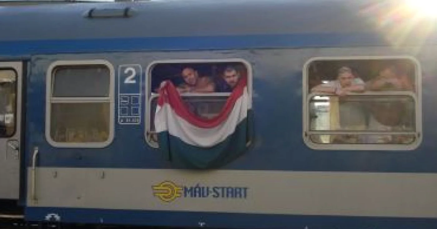 Hunedoara: Supăraţi pe jurnaliştii hunedoreni, suporterii maghiari au făcut scandal în gara din Deva