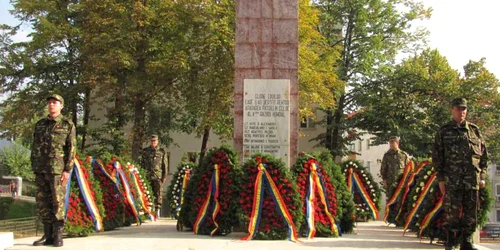 La Monumentul Eroilor din Vaslui au fost depuse coroane