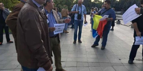 Craiovenii au cerut demisia lui Gabriel Oprea  