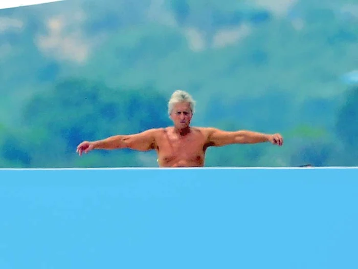 … şi face exerciţii fizice  în fiecare dimineaţă