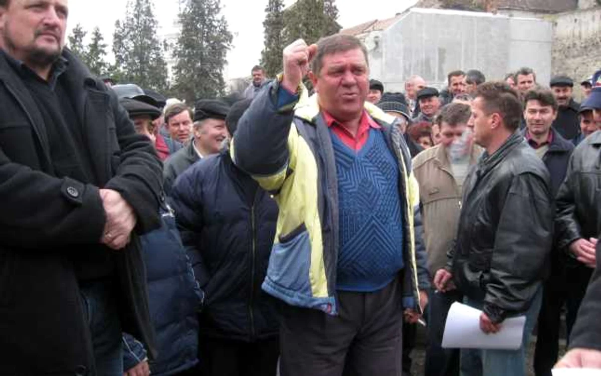 Şomerii s-au manifestat zgomotos la adresa conducerii societăţii la care au lucrat
