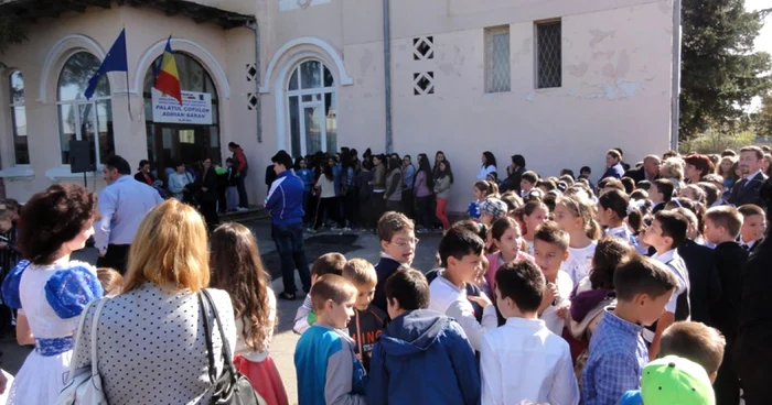Mutarea în casă nouă a Palatului Copiilor Slatina a fost realizată cu fast (FOTO: Mugurel Manea)