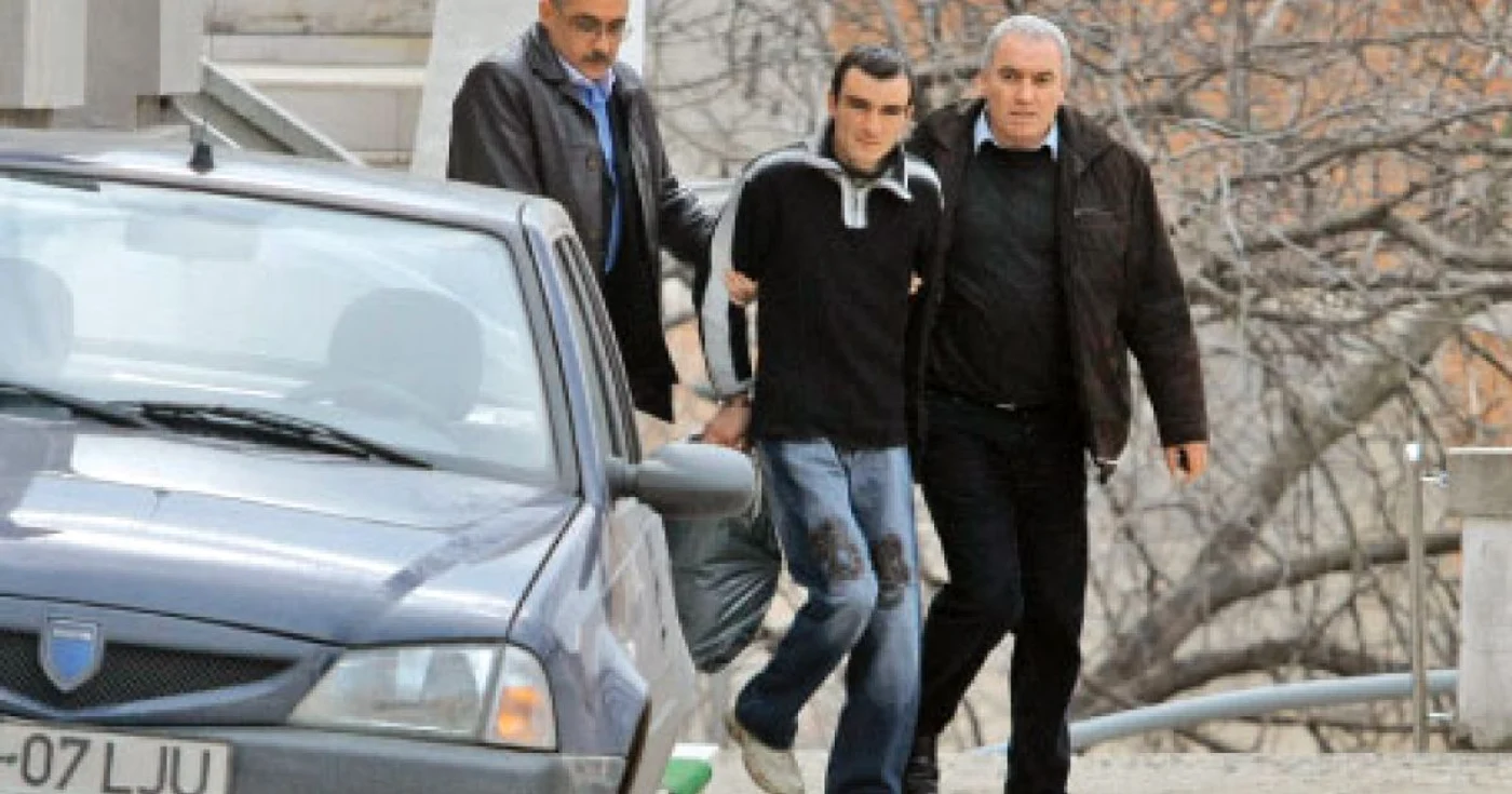 Vasile Şolea (centru) a fost  reţinut pentru 24 de ore 