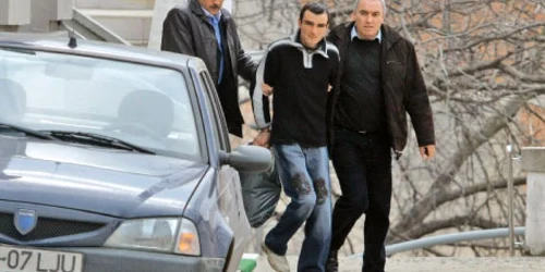 Vasile Şolea (centru) a fost  reţinut pentru 24 de ore 