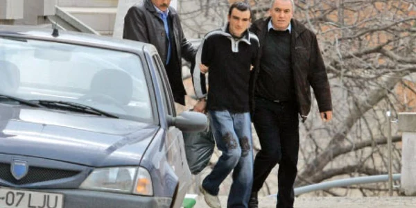 Vasile Şolea (centru) a fost  reţinut pentru 24 de ore 