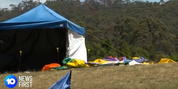 Castel gonflabil luat de vant in Australia