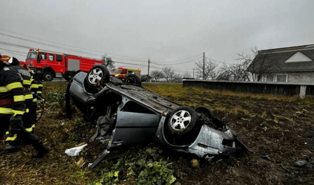 Doi hoți au murit în mașina pe care o furaseră. Autovehiculul a fost găsit răsturnat pe un câmp