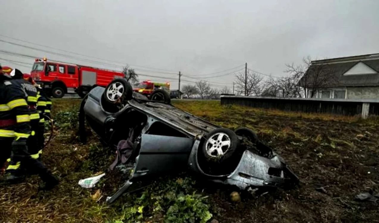 Mașina furată din județul Bacău FOTO ISU Neamț