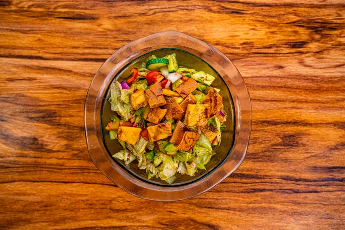 Salata orientală care te hidratează și îți oferă un aport important de vitamine/ sursa pexels