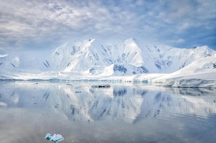 Patru sarcofage negre au fost descoperite recent în Antarctica / foto: Pixabay