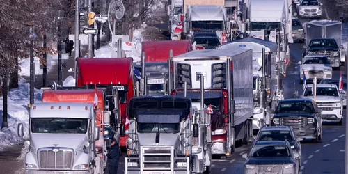 Şoferii de camion blochează străzile din Ottawa FOTO captură Canadian Press Rex via Daily Mail