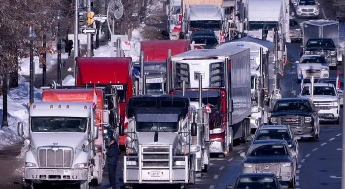 Şoferii de camion blochează străzile din Ottawa FOTO captură Canadian Press Rex via Daily Mail