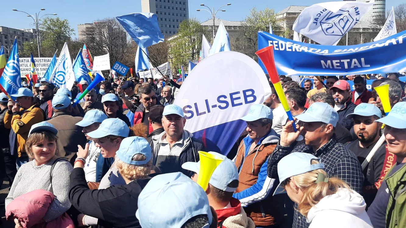 Protestatarii acuză o discriminare salarială. FOTO SLI‑SEB