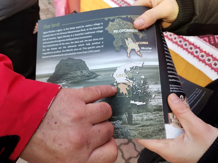 Fermierul explică de unde vin produsele FOTO: Alina Mitran