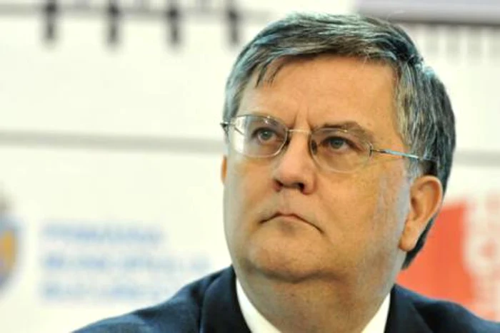 Rectorul Universităţii din Bucureşti, Mircea Dumitru