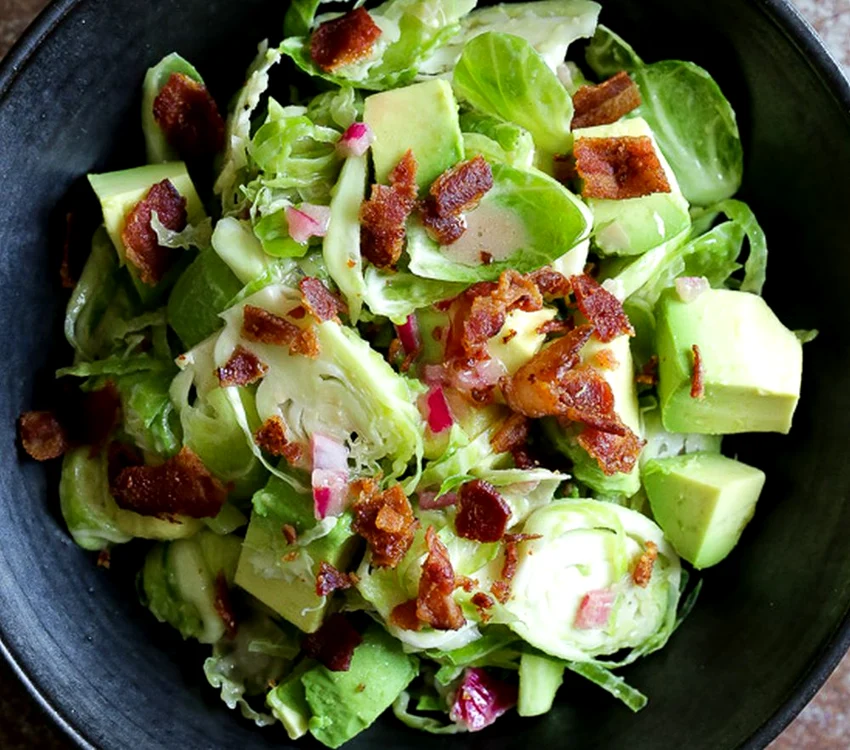 Salata de varza de Bruxelles cu avocado jpeg
