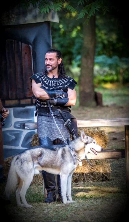 El are un câine pe nume Cross