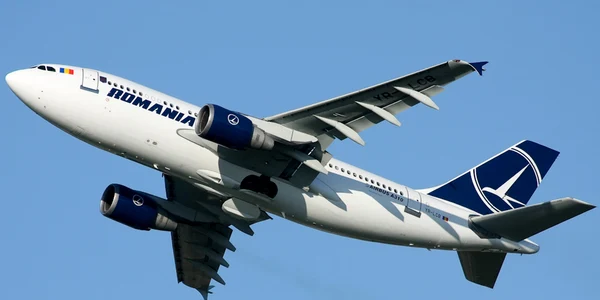 www airliners net Matt Kostelnick 2012 TAROM Romania Airbus A310 