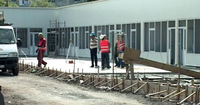 Se construiesc 12 spaţii comerciale noi în locul fostelor tarabe unde se vindeau blănuri