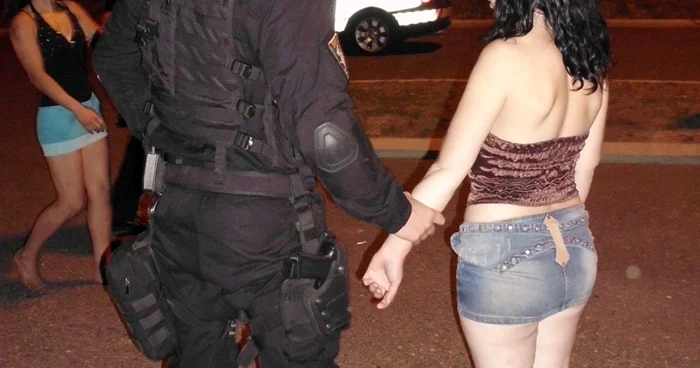 Fetele au fost scoase de poliţişti din reţeaua de prostituţie în care se implicaseră FOTO Arhivă