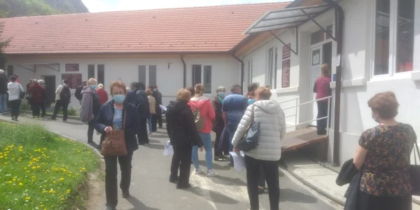 Maraton de vaccinare la Spitalul Militar „Regina Maria” din Braşov FOTO Ioan Buciumar