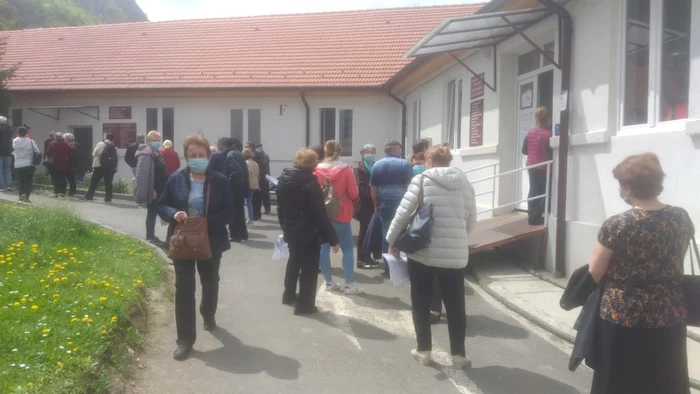 Maraton de vaccinare la Spitalul Militar „Regina Maria” din Braşov FOTO Ioan Buciumar