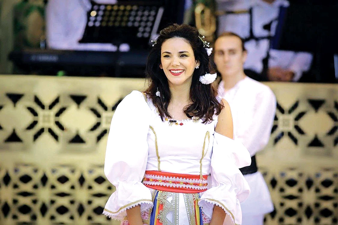 Anamaria Donosa este un munte de energie şi talent care are un rol special în „100 lui Tănase”
