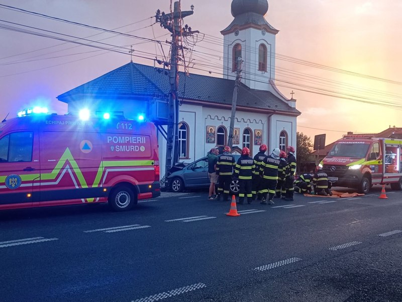 Doi pompieri aflați în timpul liber au intervenit la un accident în Bihor și au salvat un bărbat inconștient