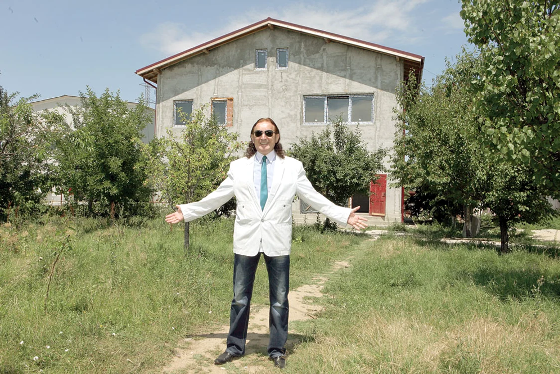 
    Miron Cozma a rămas deocamdată fără „obiectul muncii”. Televiziunea care emitea dintr-o vilă din Popeşti Leordeni a fost închisă  