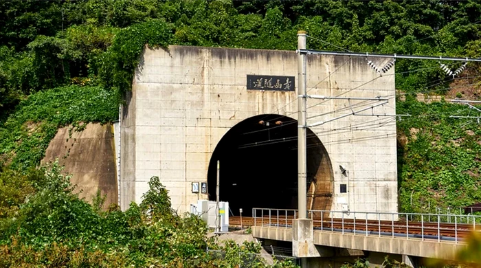 Tunelul leagă două insule japoneze / foto: kcpinternational.com