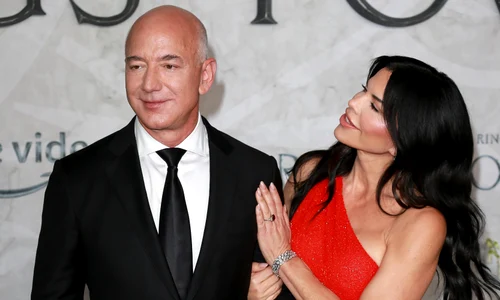 Jeff Bezos și logodnica lui  Foto   Shutterstock jpg