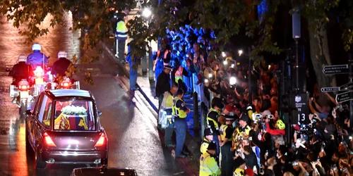 Regina a ajuns acasă! Pentru ultima oară la Palatul Buckingham (4) jpg