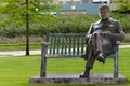 statuie lucescu hunedoara jpg