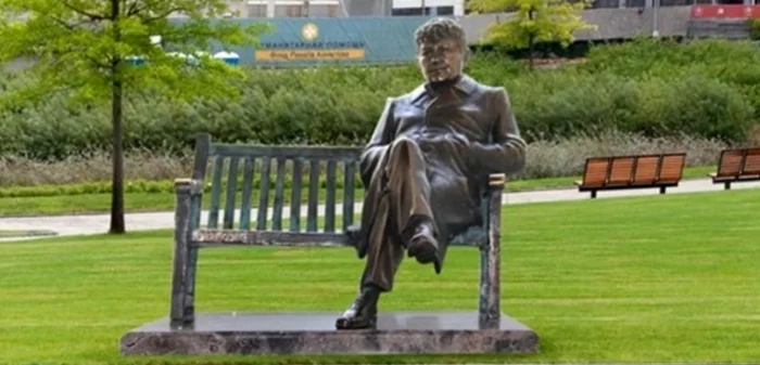 Statuia lui Mircea Lucescu de la Hunedoara. Foto: X/@FCShakhtar