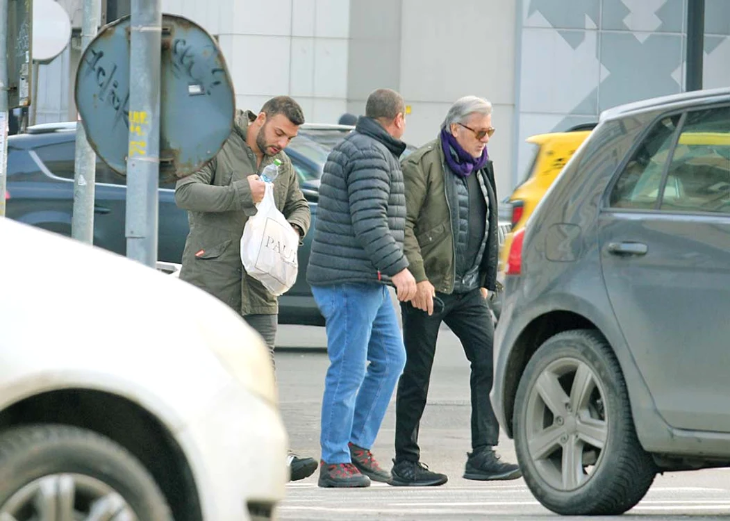 
    Ilie Năstase a fost la patiserie cu  nepotul său Ştefan şi cu  afaceristul Petrică Parfenov   