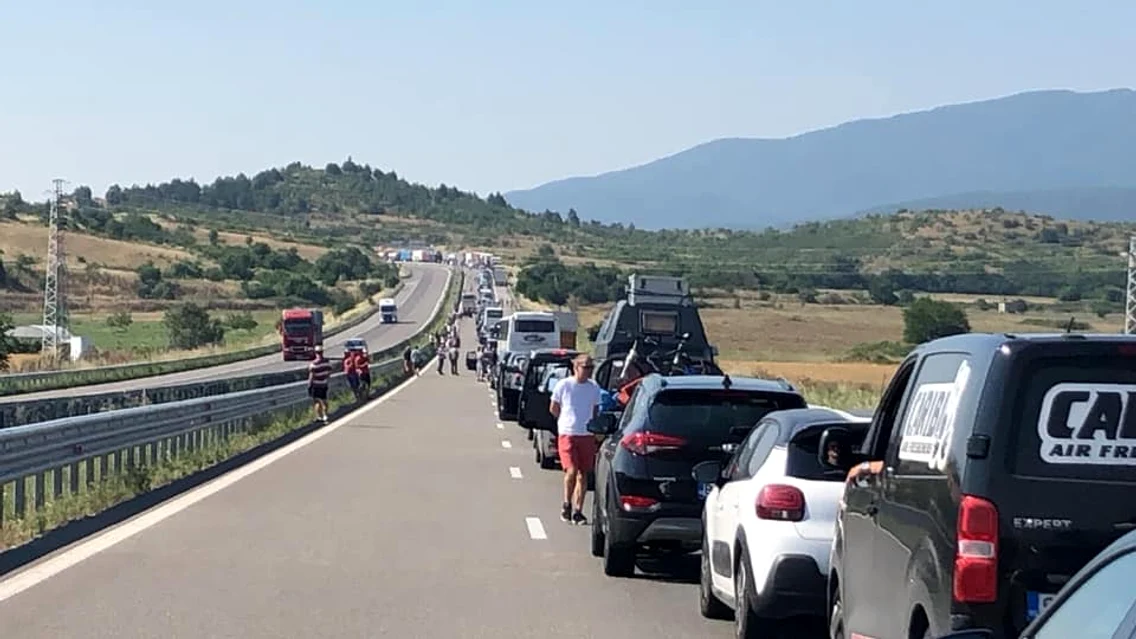 În Vama Kulata dintre Bulgaria și  Grecia cozile se întind pe zeci de kilometri jpeg