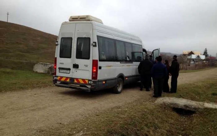 Turism electoral cu microbuzul Foto:Adevărul
