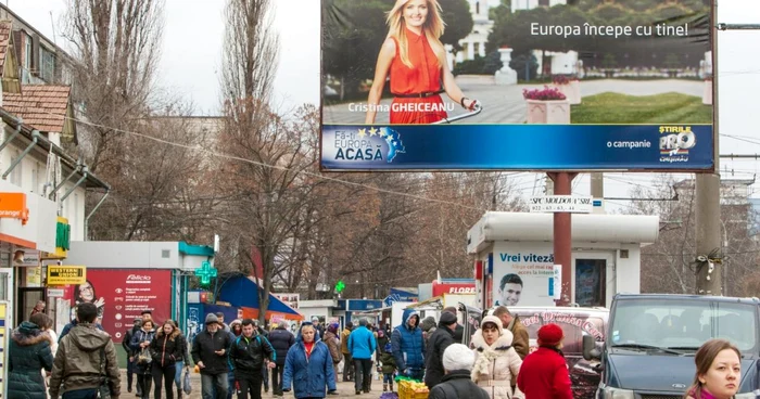 O sursă importantă de venit pentru moldoveni, rămân a fi transferurile băneşti de peste hotare. FOTO Alexandru Tarlev