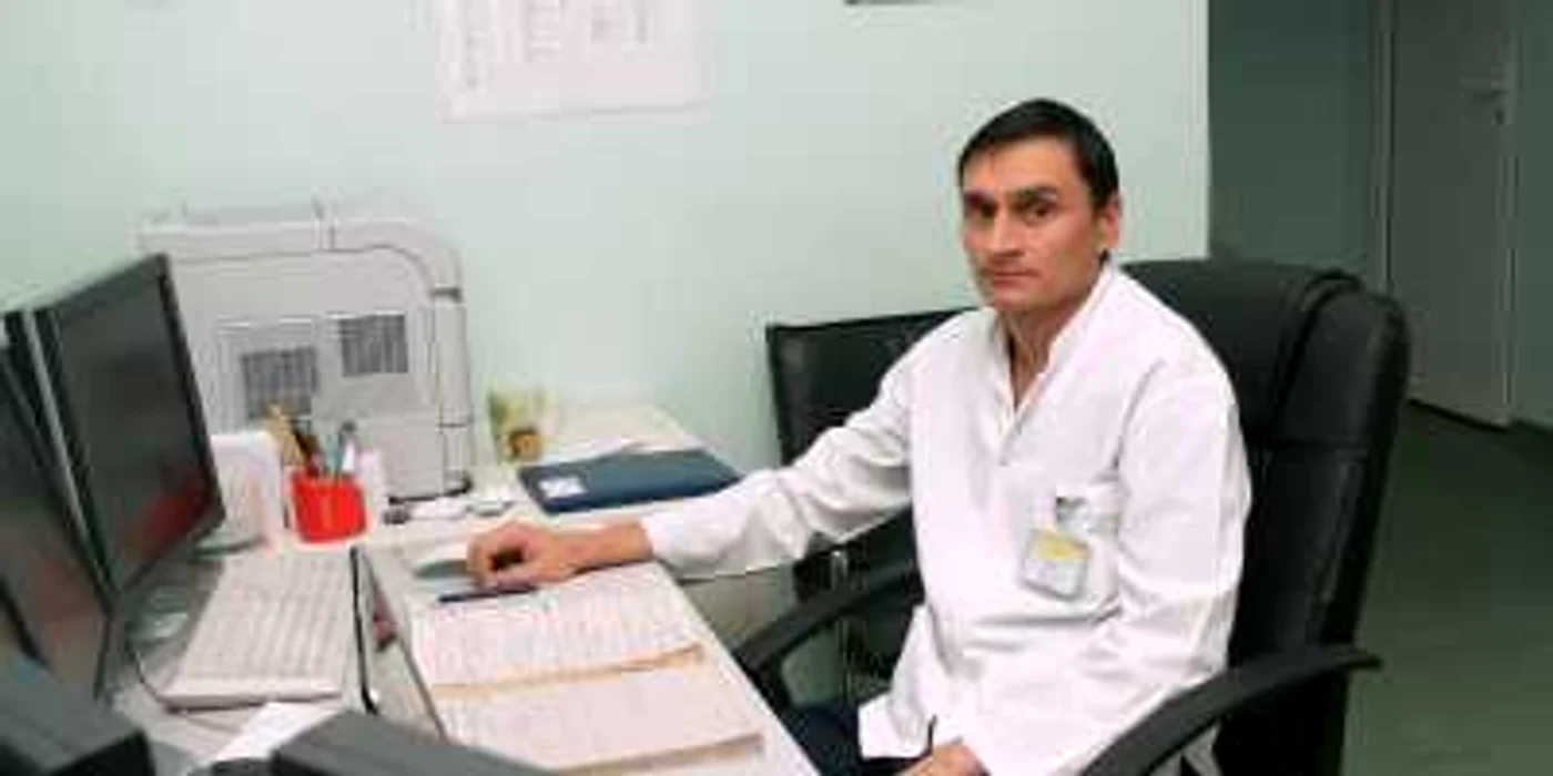 Cardiologul Marian Albu efectuează proceduri pentru diagnosticarea si tratamentul afecţiunilor inimii (foto Alex Policală)
