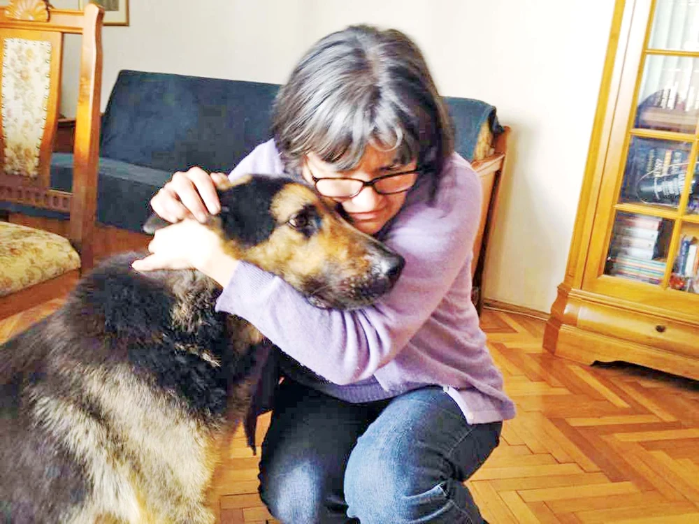Bucureşteanca Sorina Hanea a reuşit să obţină custodia lui Max şi avea grijă ca acesta să urmeze tratamentul necesar pentru a învinge boala 