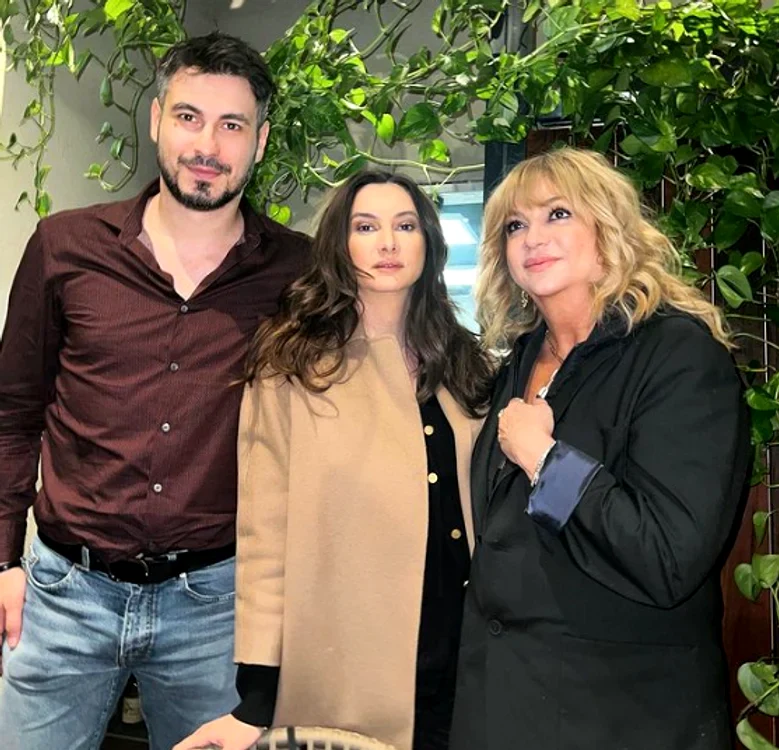 Maria Pițurcă alături de cei doi copii ai săi / foto: Social media
